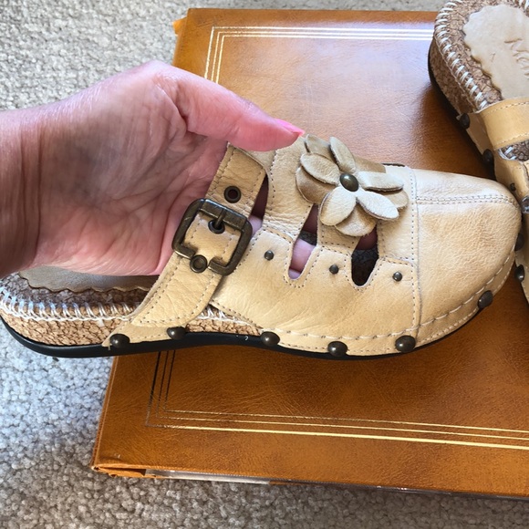 Turkish Tan genuine leather clogs. Size 6.5 - Picture 7 of 11